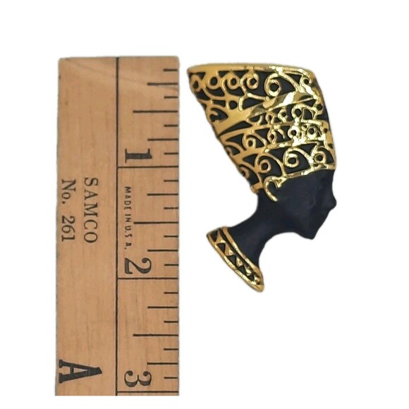 Vintage Egyptian Queen Nefertiti Bust Black Enamel Gold Tone Brooch Pin XLNT - Picture 4 of 4